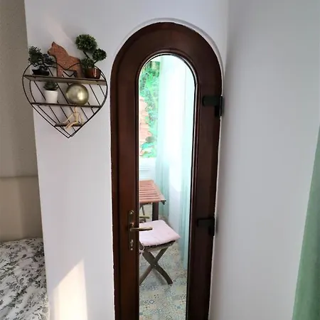 Lovely Center - Free Minibar Apartment *